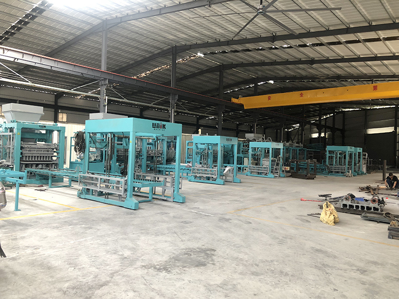Mașină pentru blocuri de beton: Ghidul tău suprem pentru fabricarea și prelucrarea utilajelor în industria construcțiilor