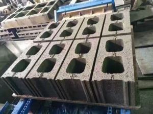 Mașină de fabricat blocuri goale de beton